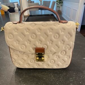Elegant Cream Faux Designer Handbag
Never carried